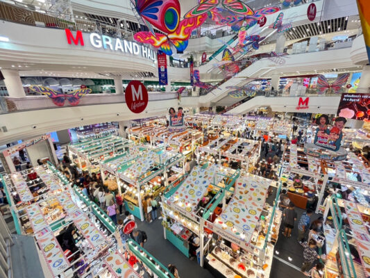 บูธไม้ ทรงจั่วโค้ง